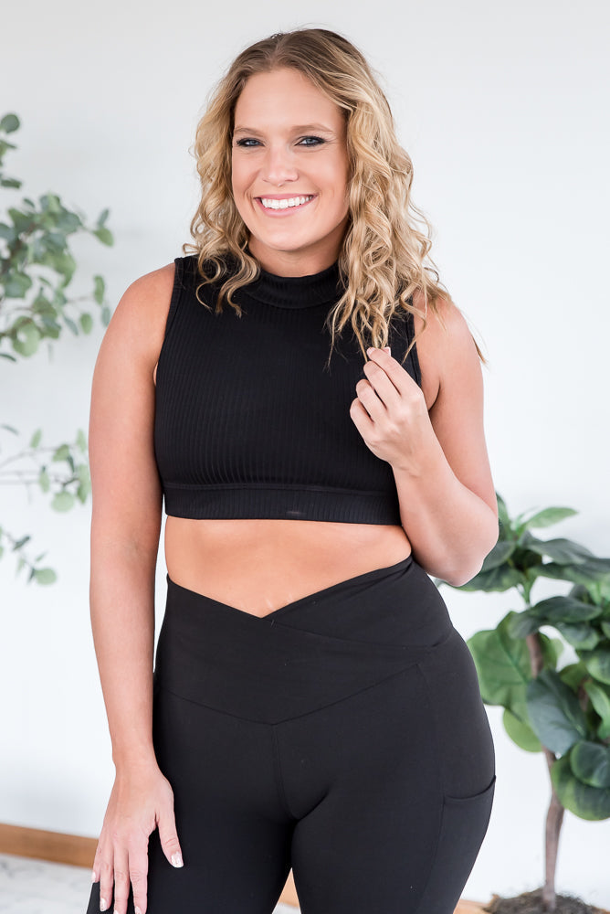 Criss Cross Pocket Leggings in Black